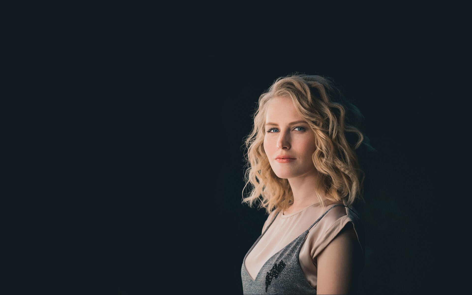 Colostrum: ingredientul-minune pentru un ten curat, echilibrat și luminos